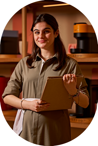 Coffee Specialist dando la bienvenida